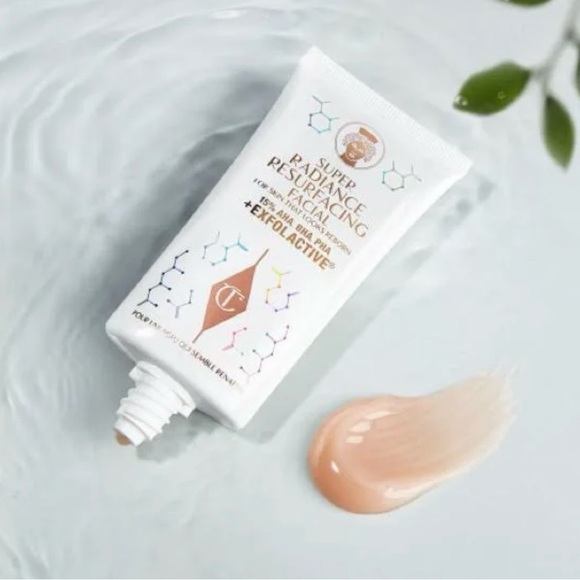 Charlotte Tilbury Super Radiance Resurfacing Facial - Picture 10 of 11